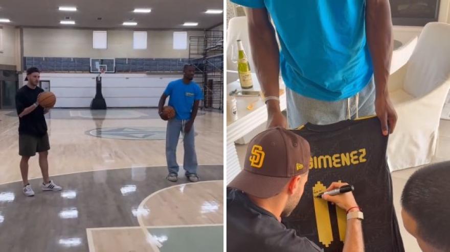 Gimenez Butler, sfida a "calcio basket". E Santi gli regala la sua maglia Gimenez Butler, sfida a "calcio basket". E Santi gli regala la sua maglia
