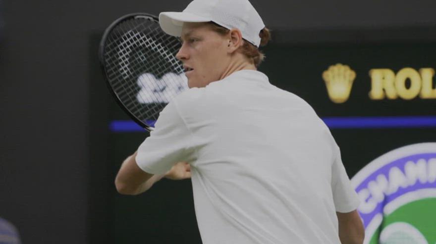 Sinner, sorriso ritrovato e primi colpi sul Centrale di Wimbledon: guarda il video Sinner, sorriso ritrovato e primi colpi sul Centrale di Wimbledon: guarda il video