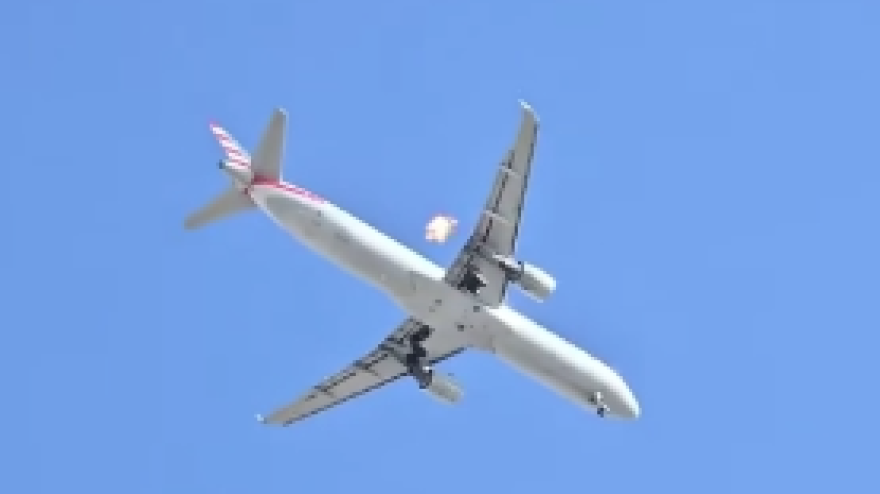 fiamme e fumo nell aereo per los angeles paura in volo