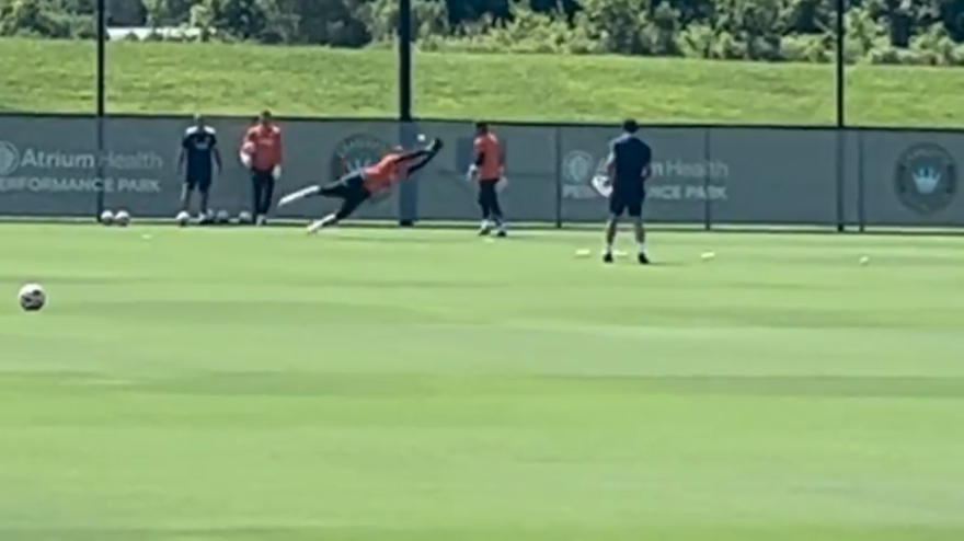 inter lo strano allenamento dei portieri racchette e palle da tennis