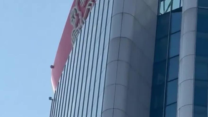 Collassa la torre di Generali in CityLife: panico a Milano