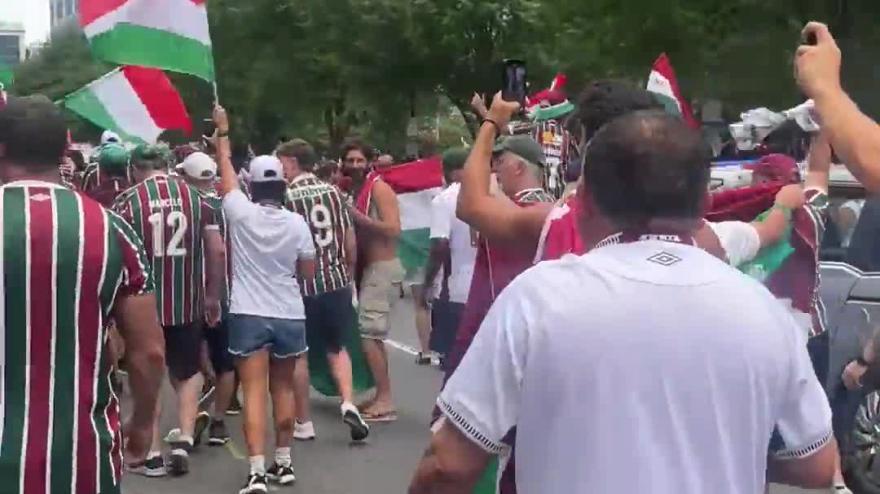 Inter, prepartita caldissimo: i tifosi del Fluminense si radunano sotto l Inter, prepartita caldissimo: i tifosi del Fluminense si radunano sotto l