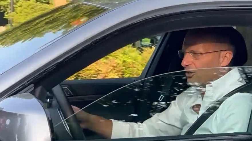 Milan, ecco Allegri! Saluti e sorrisi al ritorno a Milanello Milan, ecco Allegri! Saluti e sorrisi al ritorno a Milanello