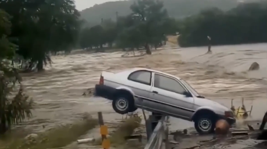 Alluvione in Texas, auto e case travolte dall Alluvione in Texas, auto e case travolte dall