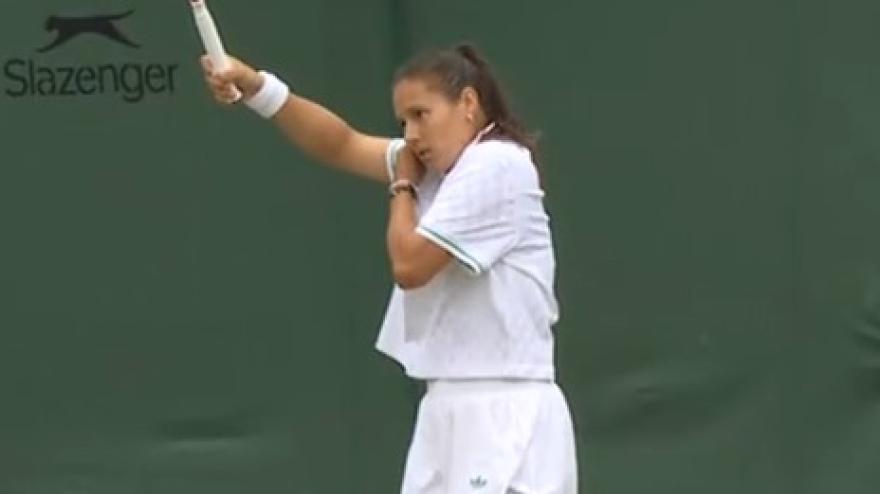 Perde un punto per colpa di un... orecchino! Kasatkina incredula Perde un punto per colpa di un... orecchino! Kasatkina incredula