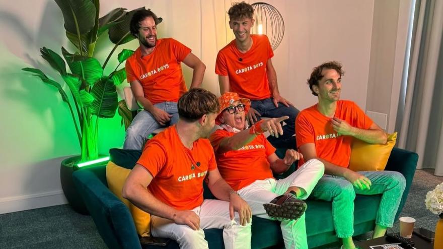 Bruno Barbieri pazzo di Sinner: è diventato uno dei "Carota Boys" Bruno Barbieri pazzo di Sinner: è diventato uno dei "Carota Boys"