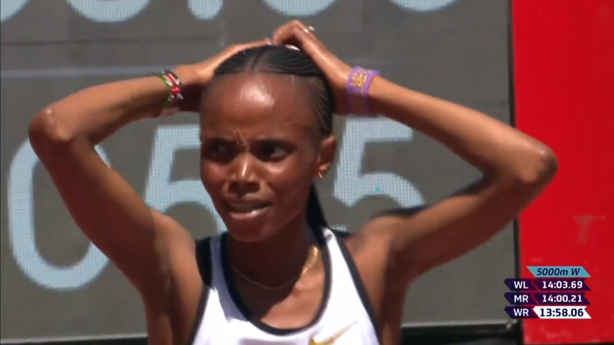 Chebet, record del mondo nei 5000 m femminili: prima donna sotto i 14 Chebet, record del mondo nei 5000 m femminili: prima donna sotto i 14