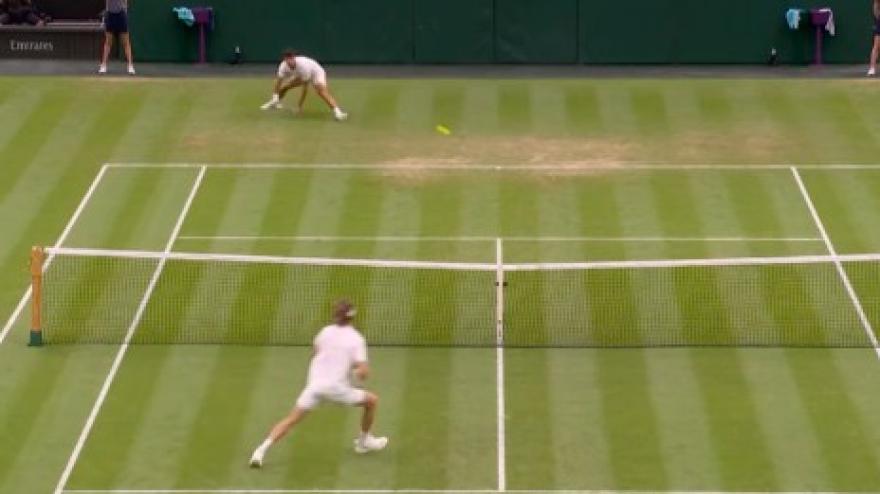 Alcaraz, dritto da alieno! Rublev impazzisce per il break