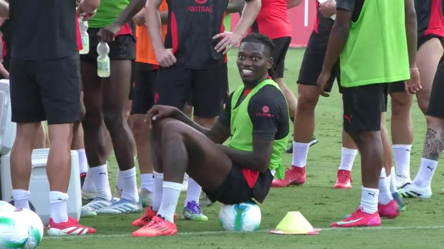 Leao sorride ad Allegri e a Milanello si rivede... Leao sorride ad Allegri e a Milanello si rivede...