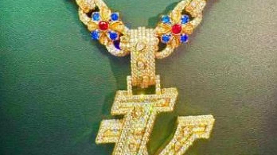 Lamine Yamal senza freni: nuova collana da 400mila euro! Lamine Yamal senza freni: nuova collana da 400mila euro!