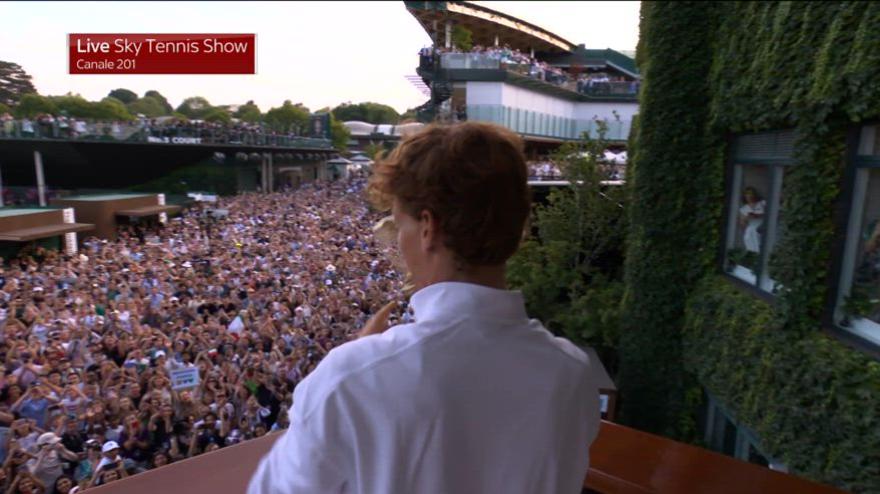 Wimbledon, Sinner si affaccia alla terrazza dopo il trionfo Wimbledon, Sinner si affaccia alla terrazza dopo il trionfo