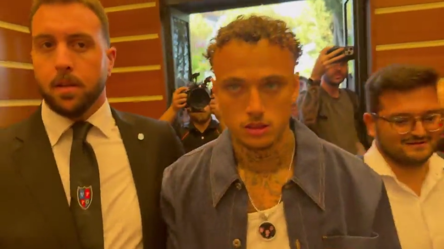 Look da rapper e sorrisi, Noa Lang è pronto per il Napoli: oggi le visite mediche Look da rapper e sorrisi, Noa Lang è pronto per il Napoli: oggi le visite mediche