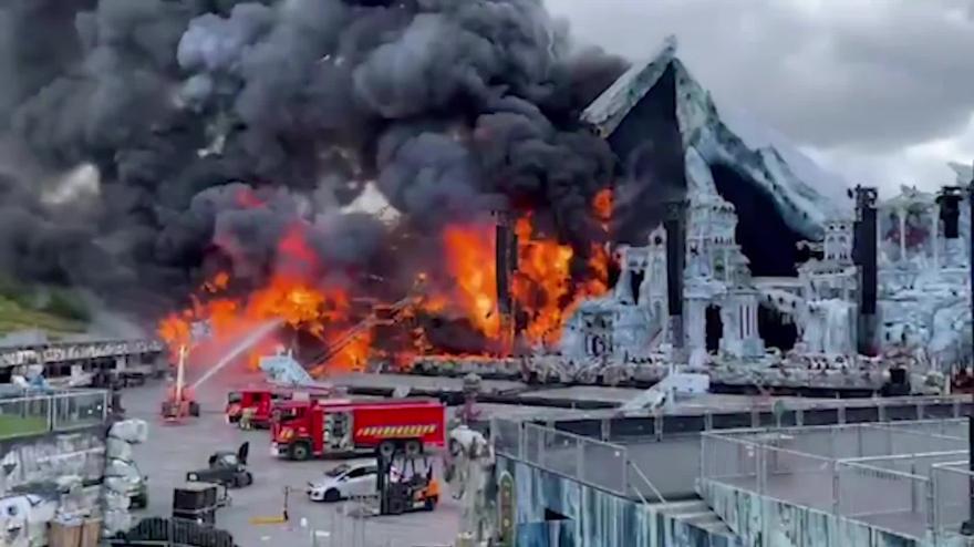 Incendio al Tomorrowland, palco distrutto dalle fiamme Incendio al Tomorrowland, palco distrutto dalle fiamme