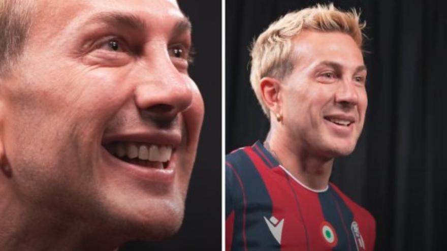 Bernardeschi, che reazione alla sua maglia numero dieci! Bernardeschi, che reazione alla sua maglia numero dieci!