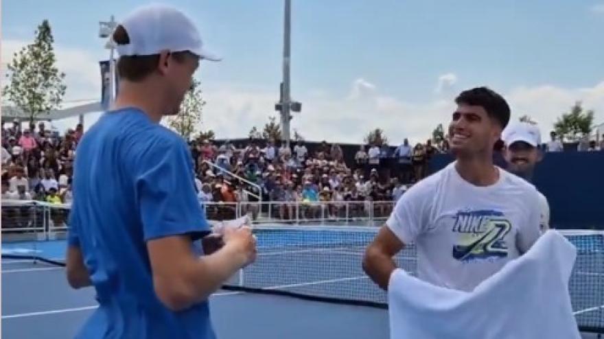 "Che hai fatto dopo Wimbledon?": Sinner Alcaraz, che incontro a Cincinnati! "Che hai fatto dopo Wimbledon?": Sinner Alcaraz, che incontro a Cincinnati!