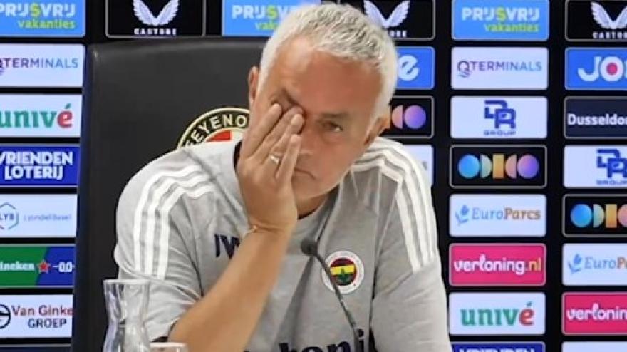 Mourinho non trattiene le lacrime: il ricordo di Jorge Costa Mourinho non trattiene le lacrime: il ricordo di Jorge Costa