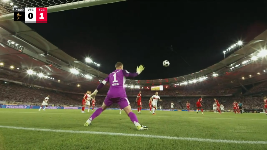 Neuer, che riflessi a 39 anni: paratona a una mano in Supercoppa