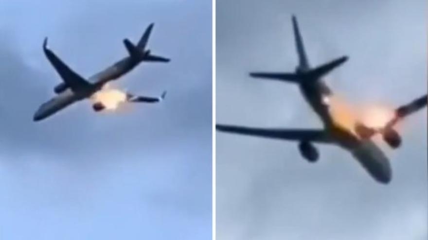 Aereo prende fuoco in volo, atterraggio d Aereo prende fuoco in volo, atterraggio d