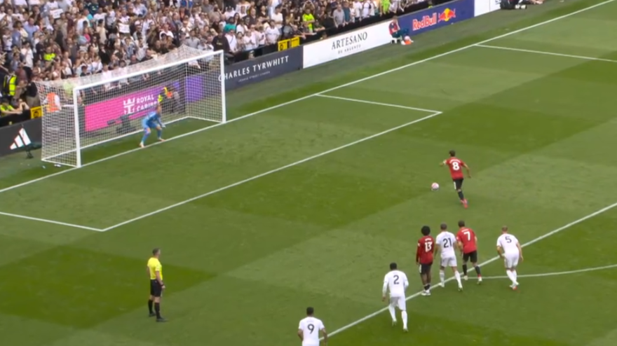 Bruno Fernandes da non credere: lo specialista tira il rigore così Bruno Fernandes da non credere: lo specialista tira il rigore così