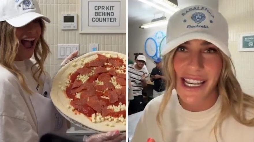 Aryna Sabalenka cucina e serve la pizza a New York