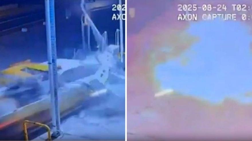Ruba auto e si schianta contro pompa di benzina: fiamme spaventose Ruba auto e si schianta contro pompa di benzina: fiamme spaventose