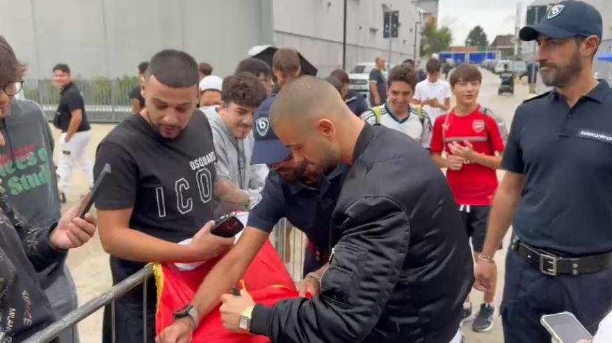 Juve, ecco Zhegrova: che accoglienza al J Medical! Juve, ecco Zhegrova: che accoglienza al J Medical!