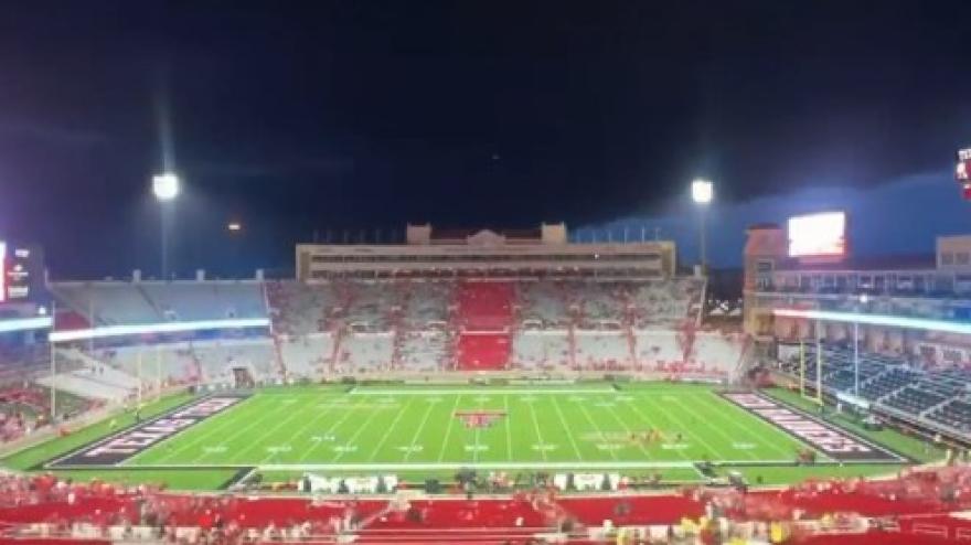 Texas, tempesta spaventosa blocca il football: il video del timelapse Texas, tempesta spaventosa blocca il football: il video del timelapse