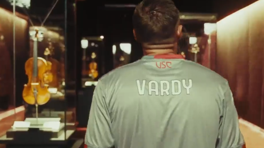 Vardy scopre i violini: la Cremonese lo annuncia così Vardy scopre i violini: la Cremonese lo annuncia così