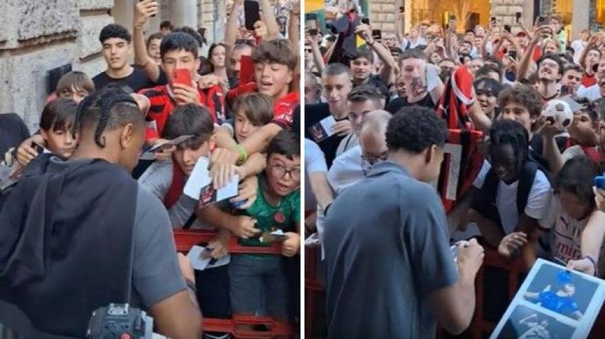 Milan, Nkuku e Odogu si presentano ai tifosi: che accoglienza! Milan, Nkuku e Odogu si presentano ai tifosi: che accoglienza!