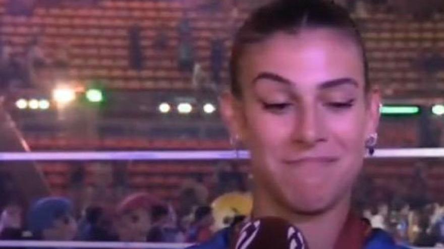 Orro euforica, si lascia andare in diretta: "Che bomba, ca...!". Il video è virale Orro euforica, si lascia andare in diretta: "Che bomba, ca...!". Il video è virale