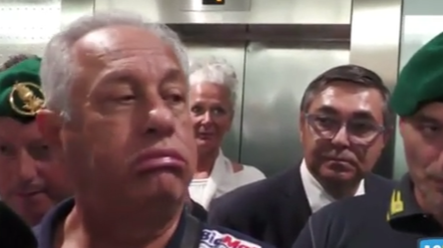 velasco perde la pazienza per le domande sul maschile insisti insisti ca