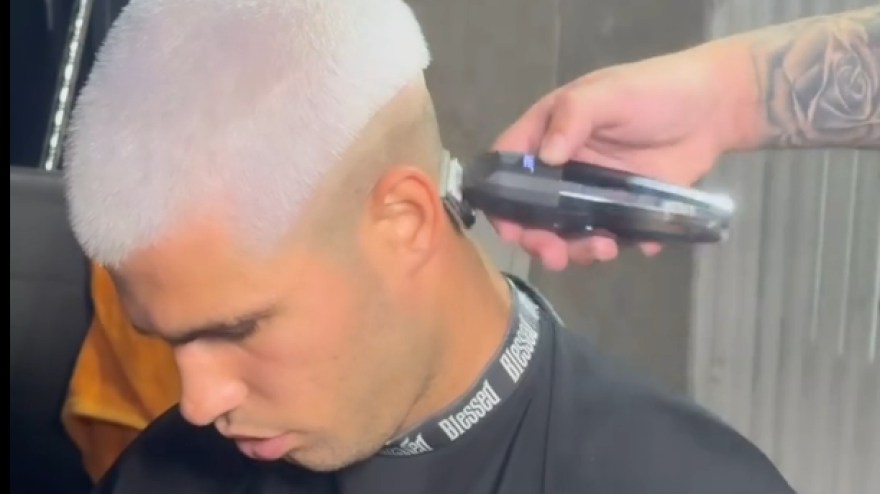 Alcaraz si fa biondo: il nuovo look scatena i fan