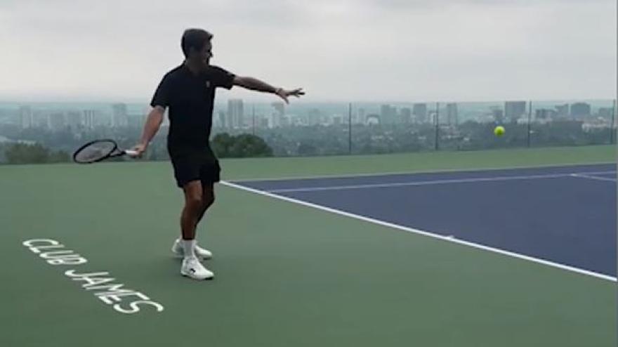 federer torna in campo ma 232 per un esibizione contro haas