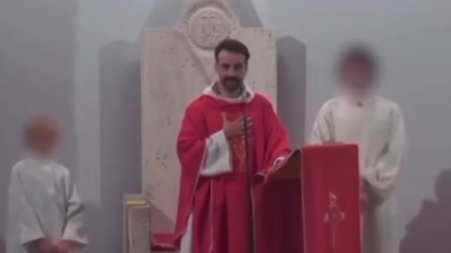 Prete chiude la messa benedicendo... la Salernitana!