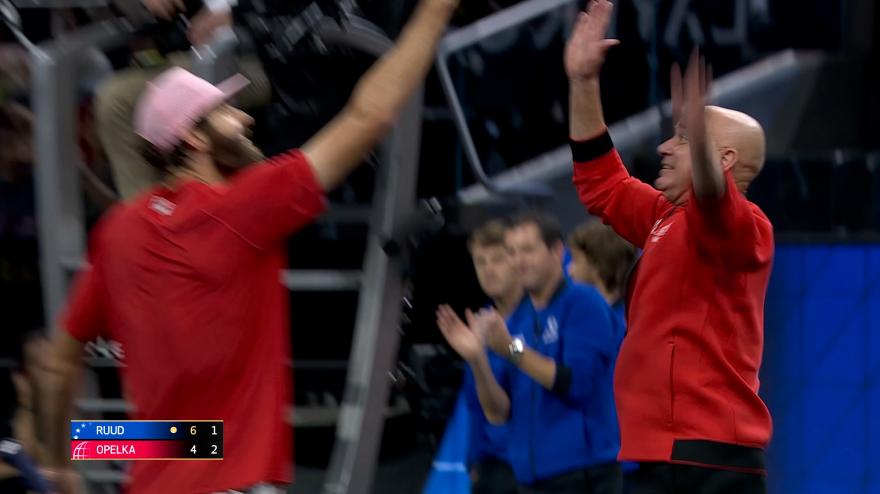 Opelka vince un super punto, Agassi impazzisce: la reazione è tutta da ridere