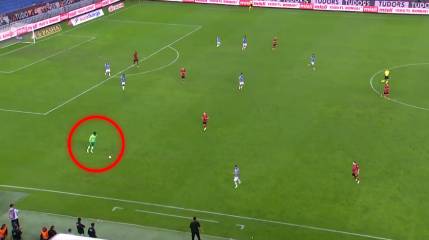 onana va sulla fascia assist per il gol di onuachu