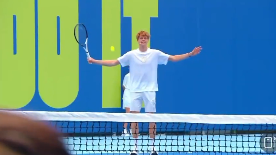 video sinner showman cinque tweener di fila in esibizione