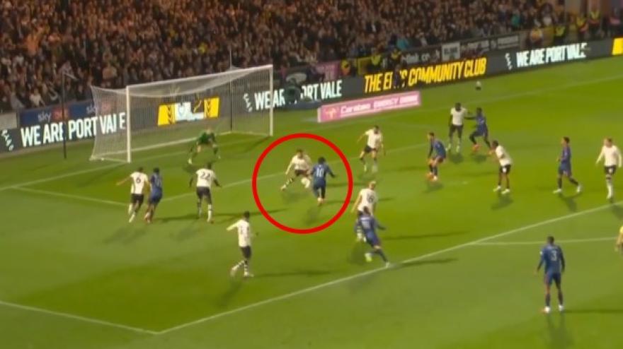 dove passa la palla il primo gol di eze con l arsenal 232 un colpo da biliardo
