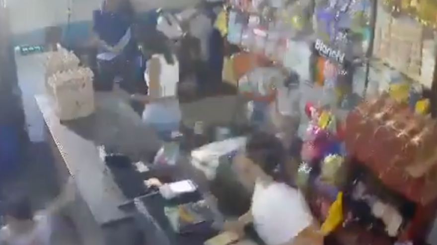 video terremoto in venezuela edifici vibrano panico in strada