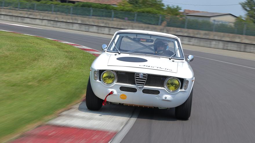 Alfa Romeo Giulia Sprint Gta 1.600 Gruppo 2: in pista con l