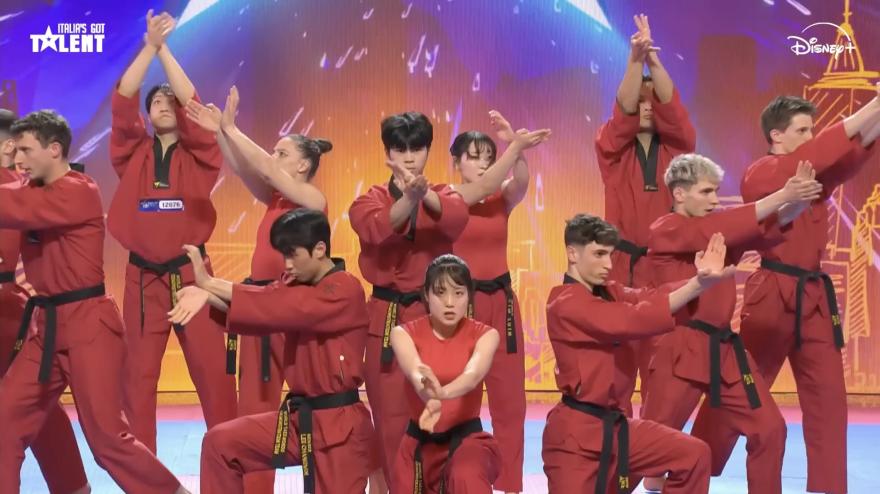 acrobazie da urlo a italia8217s got talent la squadra di taekwondo fa commuovere cattelan