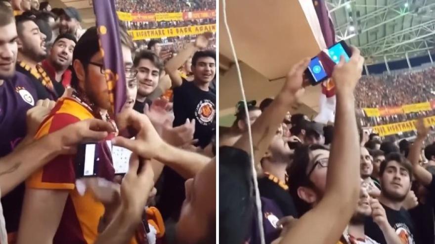 Cellulare disperso allo stadio? La soluzione di questi tifosi è geniale!