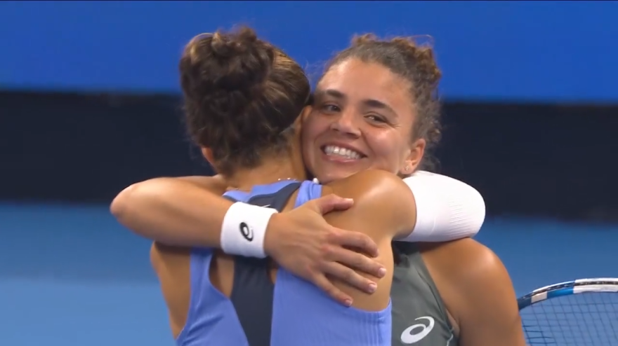 Errani e Paolini, che rimonta! Le regine del doppio si prendono Pechino