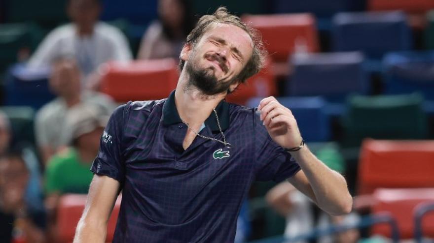 furia medvedev a shangai ancora crampi per il russo