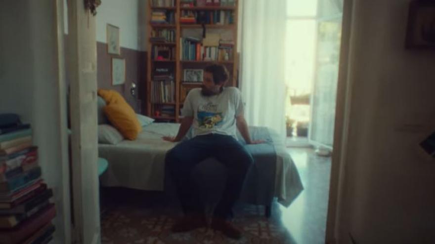 Tommaso Paradiso annuncia il nuovo album: il trailer con Caressa è da brividi Tommaso Paradiso annuncia il nuovo album: il trailer con Caressa è da brividi