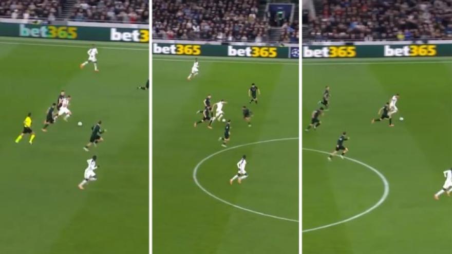 "Van de Ven sembra Messi!". Da porta a porta dribblando tutti: il gol è clamoroso "Van de Ven sembra Messi!". Da porta a porta dribblando tutti: il gol è clamoroso