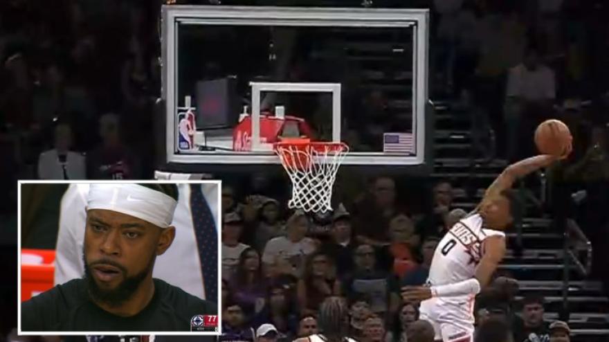 Dunn, schiacciata senza senso: i compagni reagiscono così Dunn, schiacciata senza senso: i compagni reagiscono così