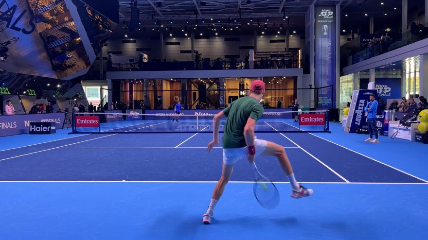 Vi portiamo in campo con Sinner: il suo avvicinamento alle Finals