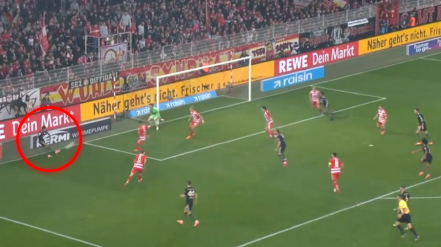 Luis Diaz, gol impossibile: dribbla da terra e tira da lì