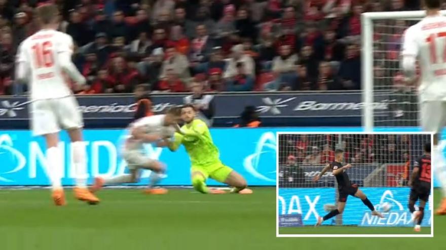 Portiere e difensore si scontrano, Schick ringrazia e segna così Portiere e difensore si scontrano, Schick ringrazia e segna così